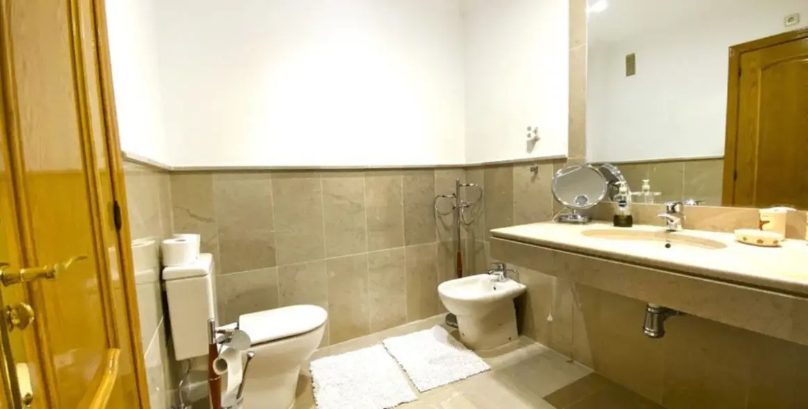 Venta de apartamento en planta media en Marbella 8