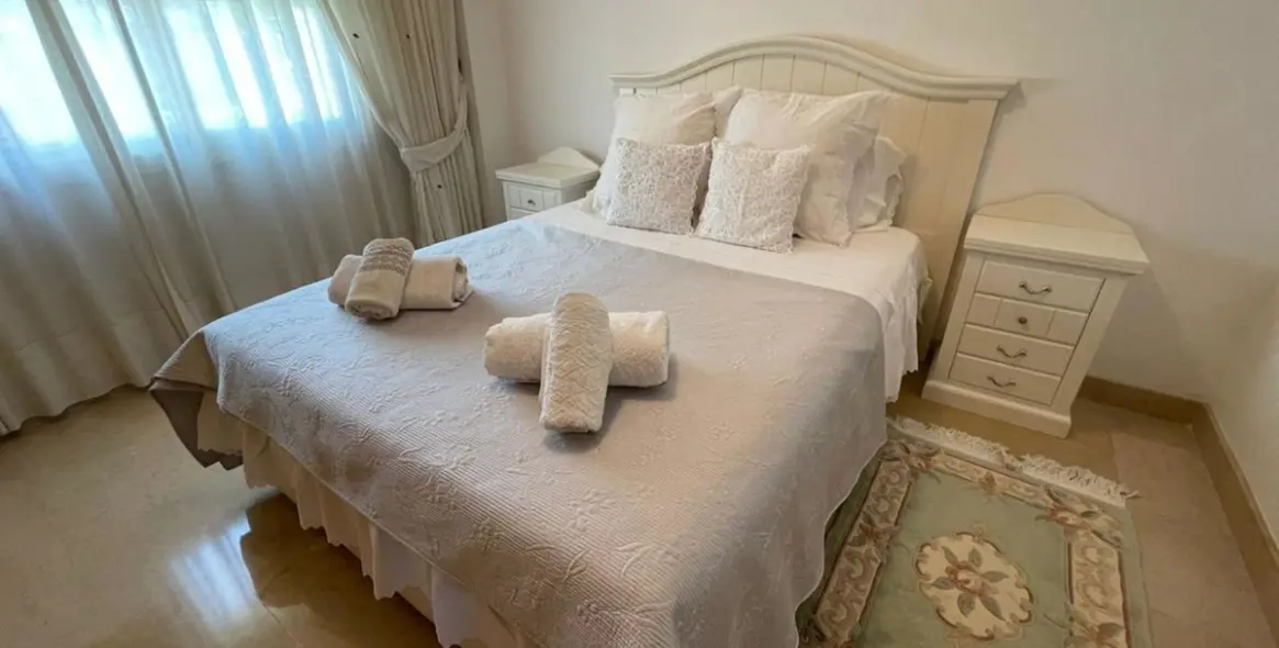 Venta de apartamento en planta media en Marbella 9