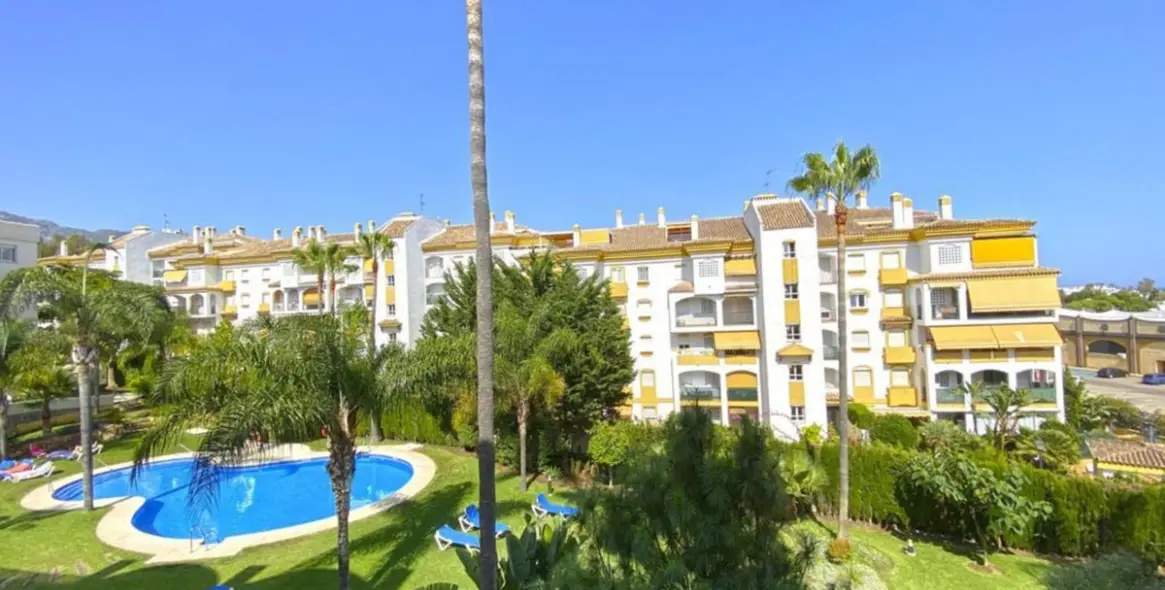 Venta de apartamento en planta media en Marbella 11