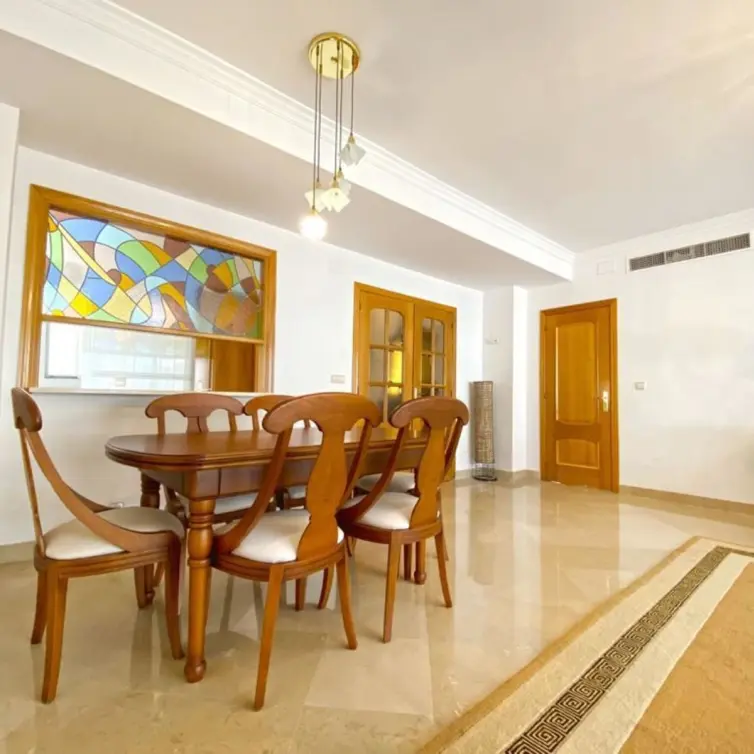 Venta de apartamento en planta media en Marbella