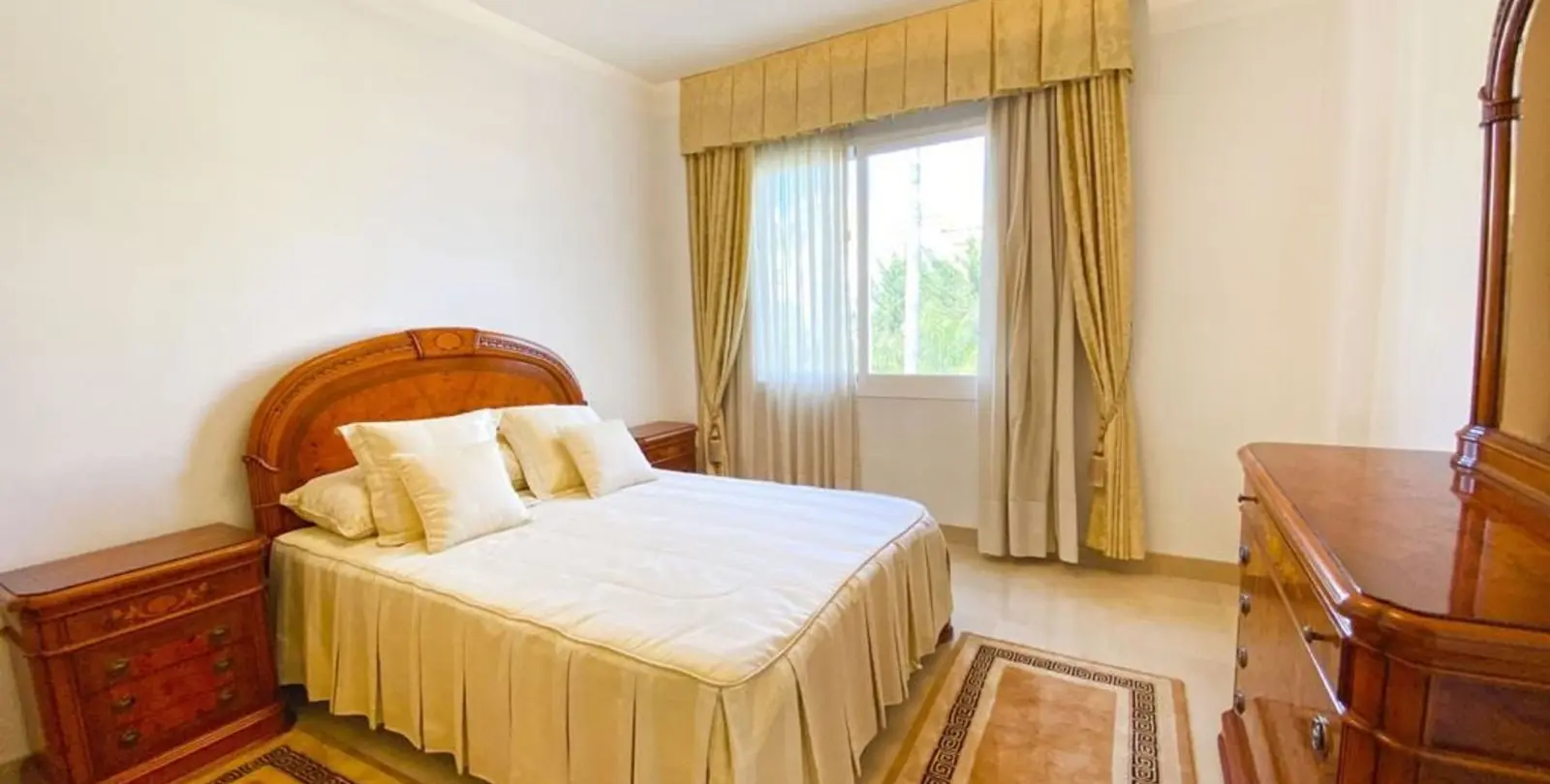 Venta de apartamento en planta media en Marbella 6