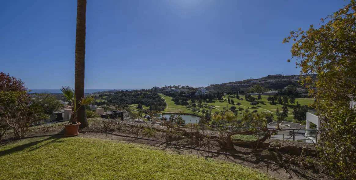 Продажа  отдельно стоящей виллы в Benahavís 32