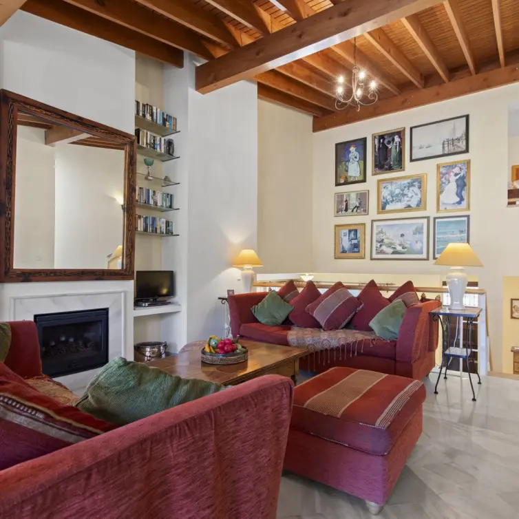 Sale of detached villa in Benahavís