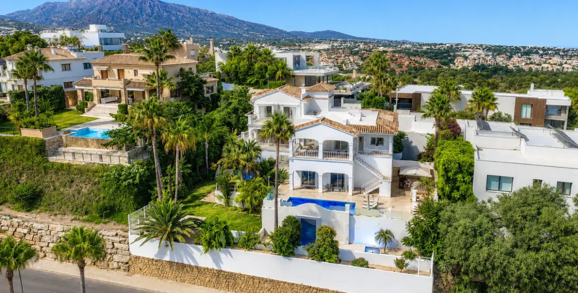 Sale of detached villa in Benahavís 2