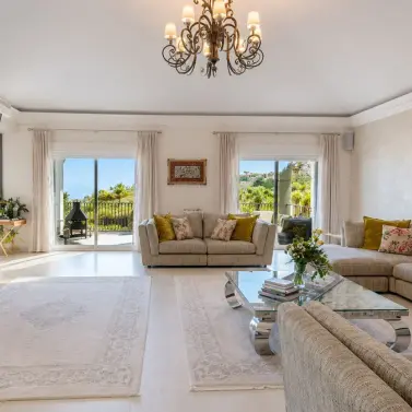Sale of detached villa in Benahavís
