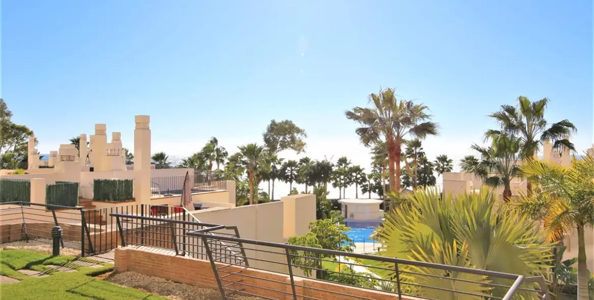 Alquiler a corto plazo de apartamento en planta baja en Estepona 1