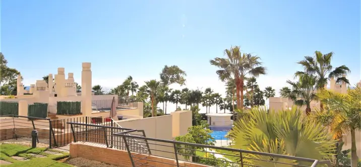 Alquiler a corto plazo de apartamento en planta baja en Estepona 0