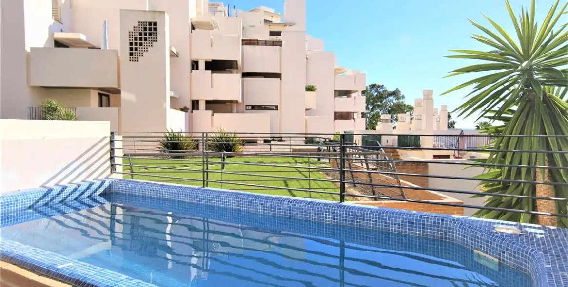 Alquiler a corto plazo de apartamento en planta baja en Estepona 2