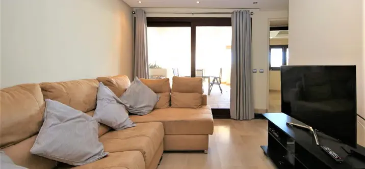 Alquiler a corto plazo de apartamento en planta baja en Estepona 2