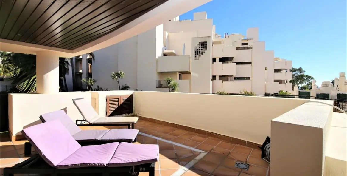 Alquiler a corto plazo de apartamento en planta baja en Estepona 18