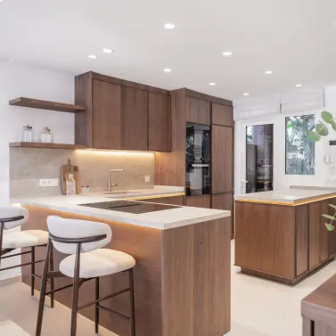 Долгосрочная аренда дома на две семьи в The Golden Mile