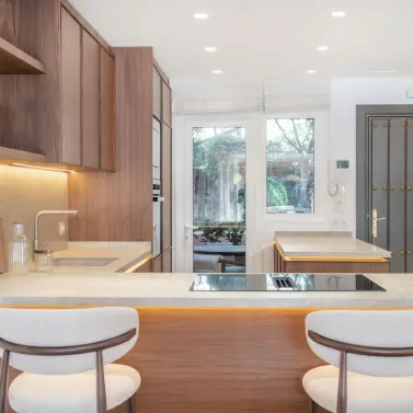 Долгосрочная аренда дома на две семьи в The Golden Mile