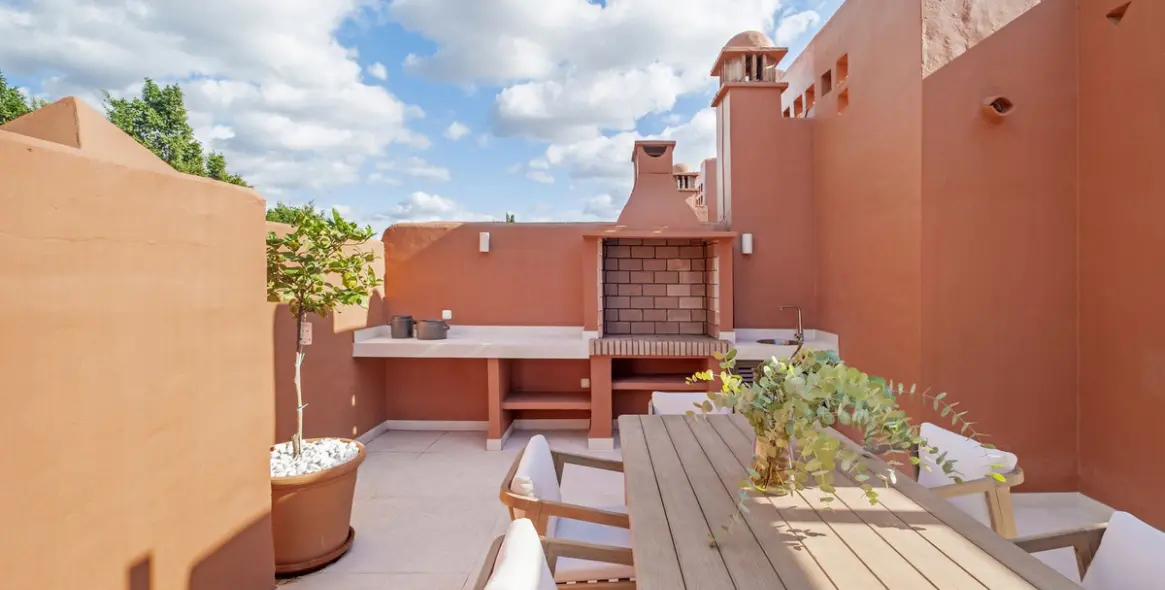 Долгосрочная аренда дома на две семьи в The Golden Mile 26