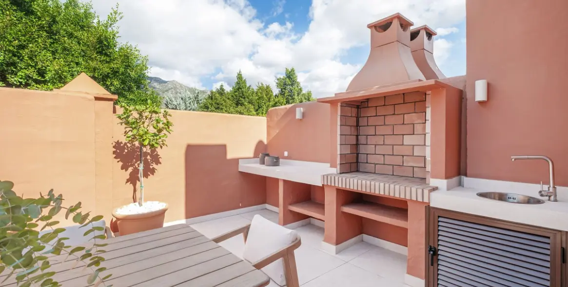 Долгосрочная аренда дома на две семьи в The Golden Mile 28