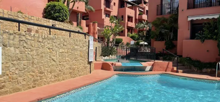 Long-term rent of middle floor apartment in Elviria 1