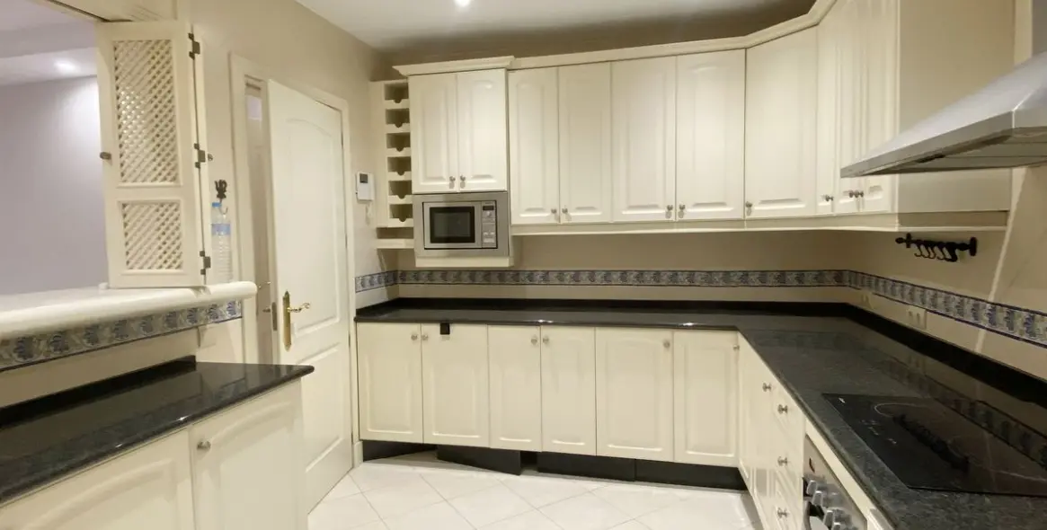 Long-term rent of middle floor apartment in Elviria 5