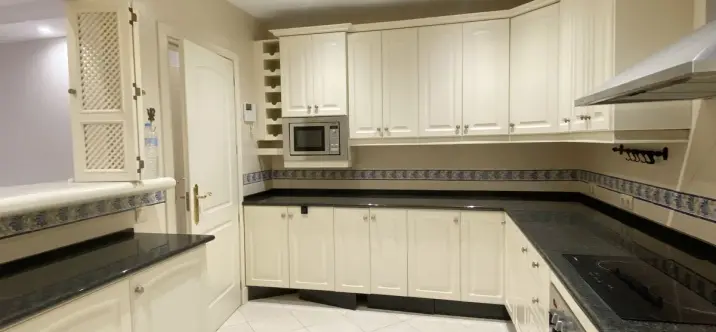 Long-term rent of middle floor apartment in Elviria 4