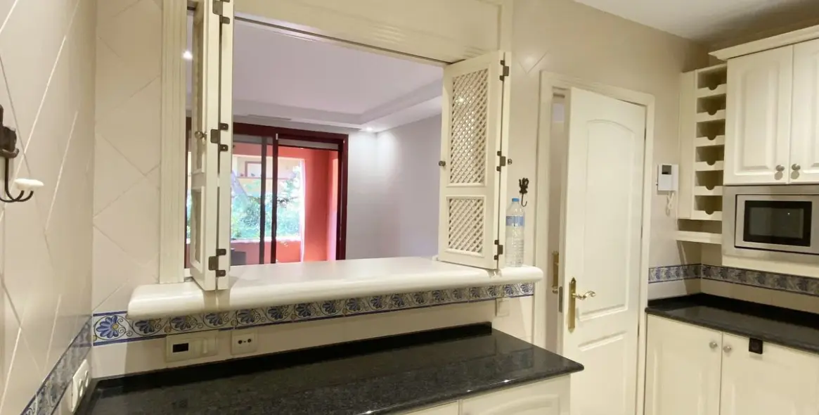 Long-term rent of middle floor apartment in Elviria 8