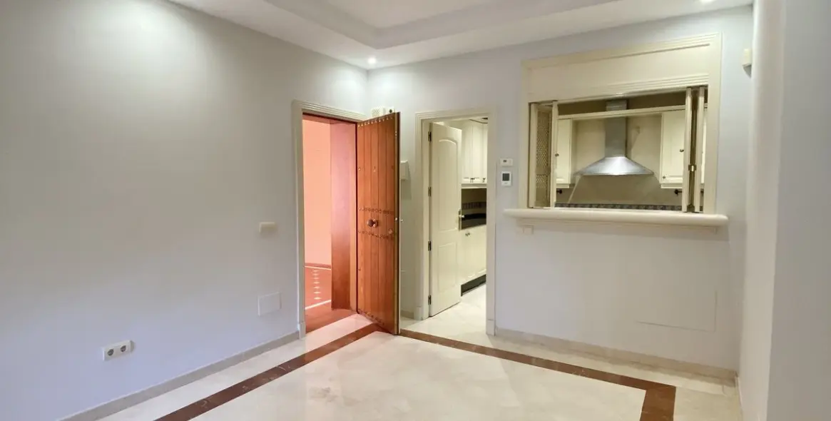 Long-term rent of middle floor apartment in Elviria 11