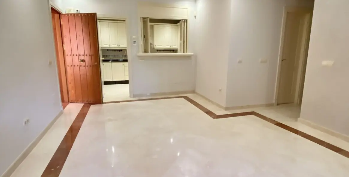 Long-term rent of middle floor apartment in Elviria 12