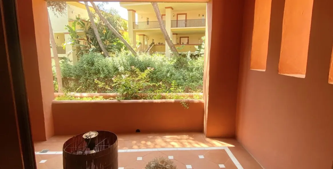 Long-term rent of middle floor apartment in Elviria 13