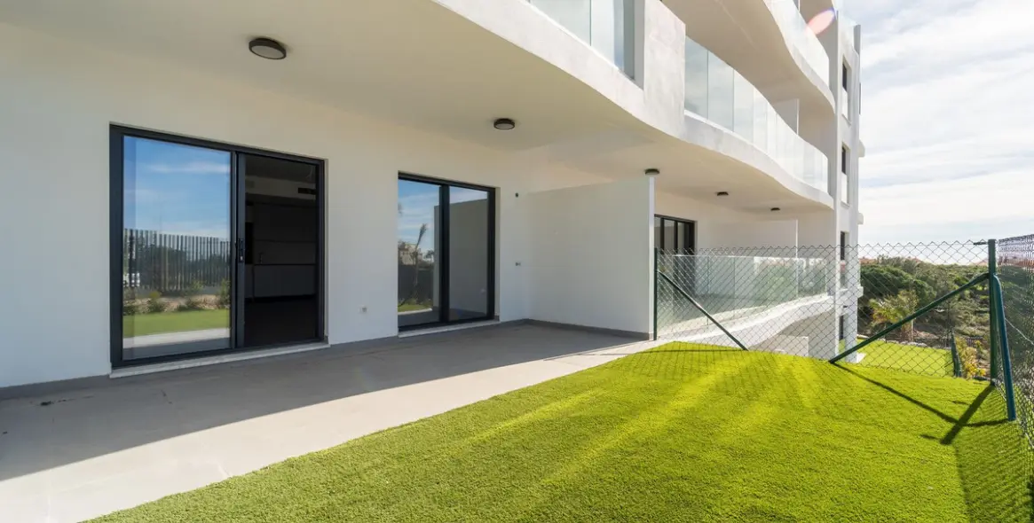 Sale of ground floor apartment in Mijas Costa 10