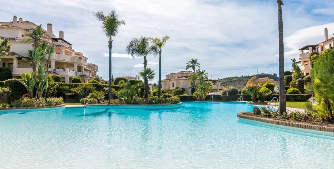 Sale of ground floor apartment in Benahavís 1