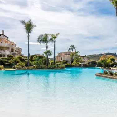 Sale of ground floor apartment in Benahavís