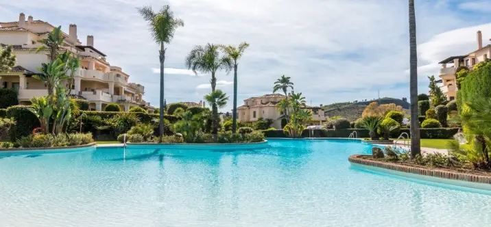 Sale of ground floor apartment in Benahavís 0