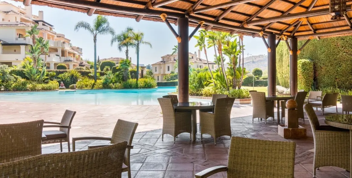 Sale of ground floor apartment in Benahavís 2