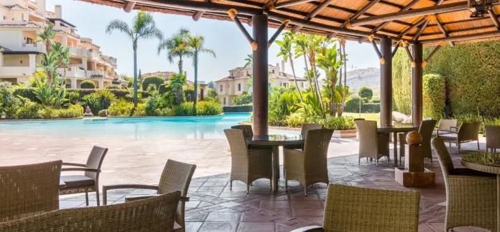 Sale of ground floor apartment in Benahavís 1