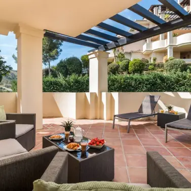 Sale of ground floor apartment in Benahavís