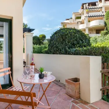 Sale of ground floor apartment in Benahavís