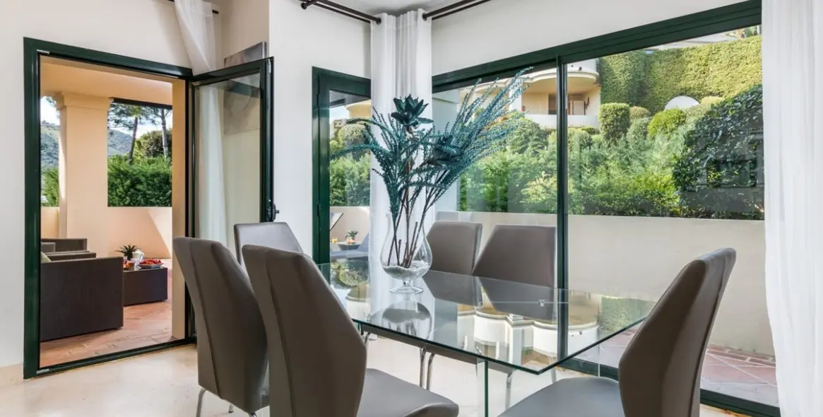 Sale of ground floor apartment in Benahavís 7