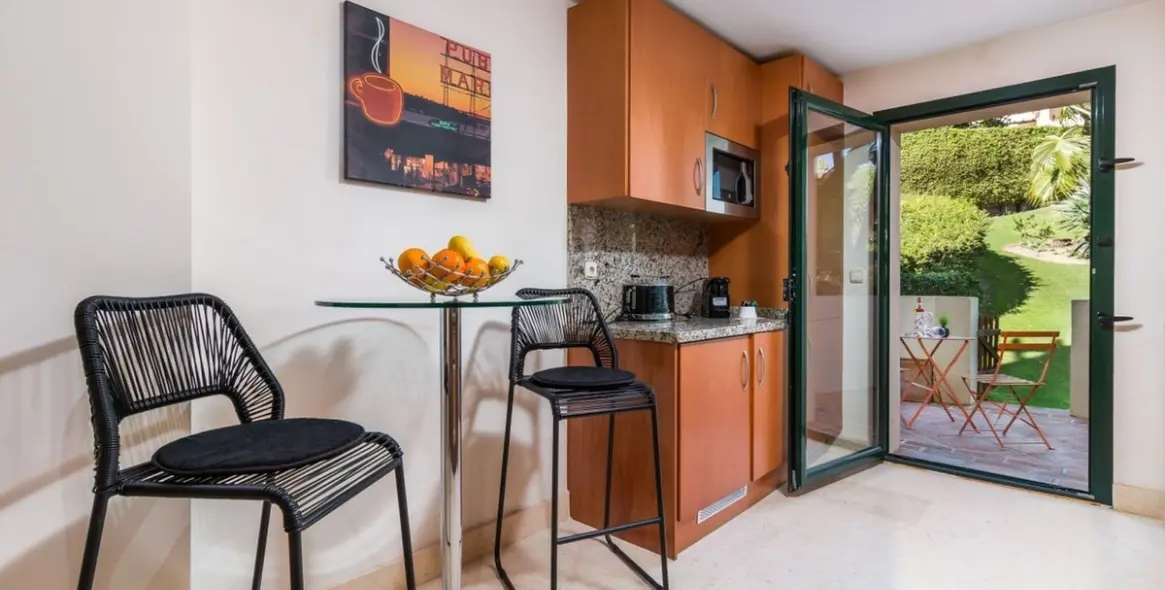 Sale of ground floor apartment in Benahavís 8