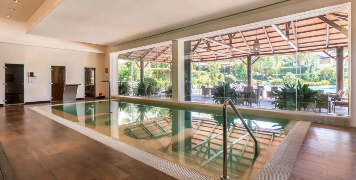 Sale of ground floor apartment in Benahavís 9