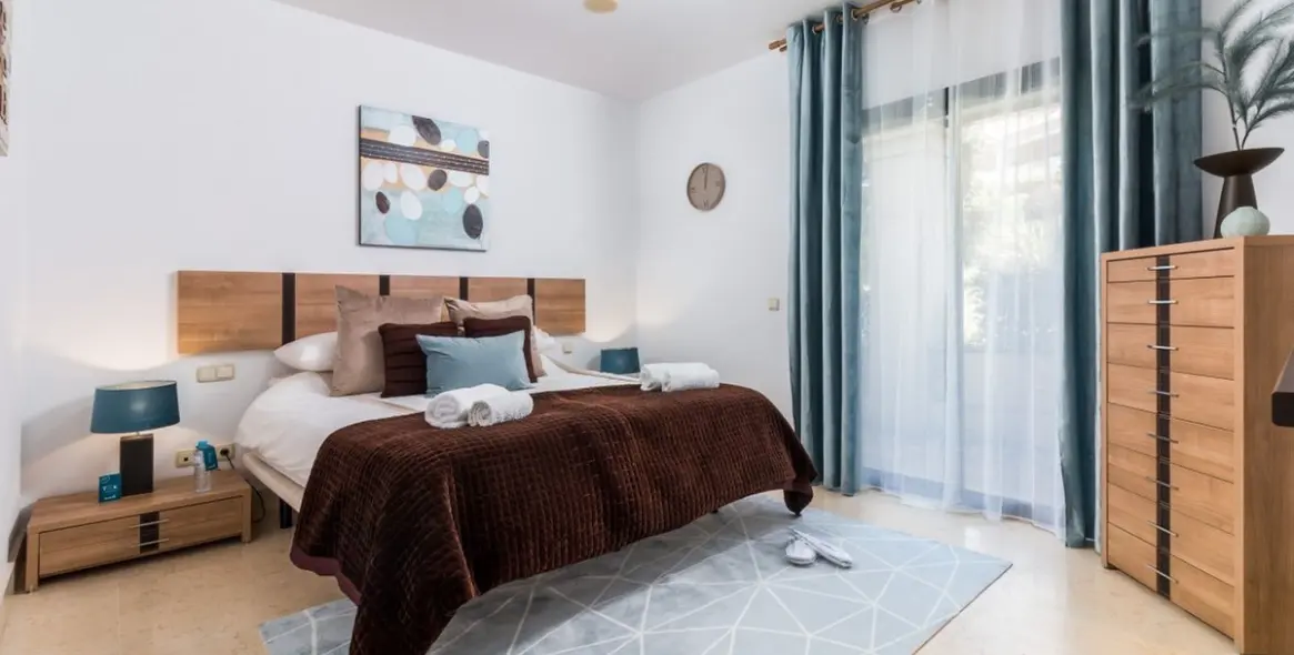 Sale of ground floor apartment in Benahavís 14