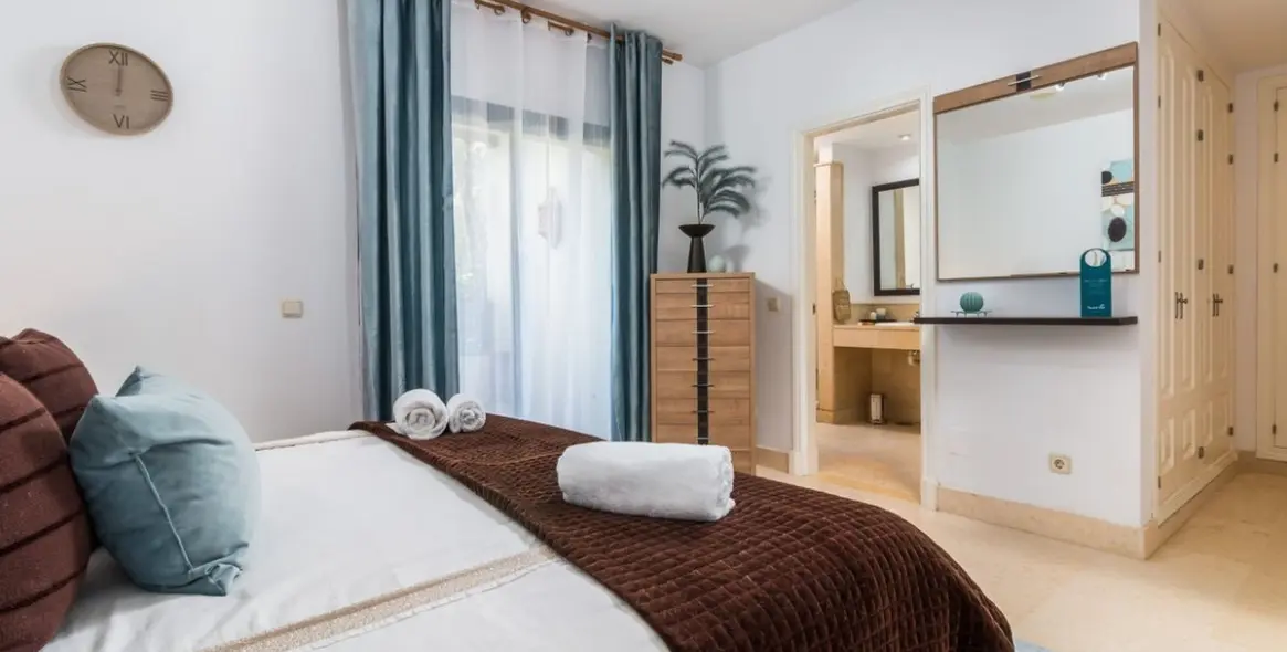 Sale of ground floor apartment in Benahavís 16