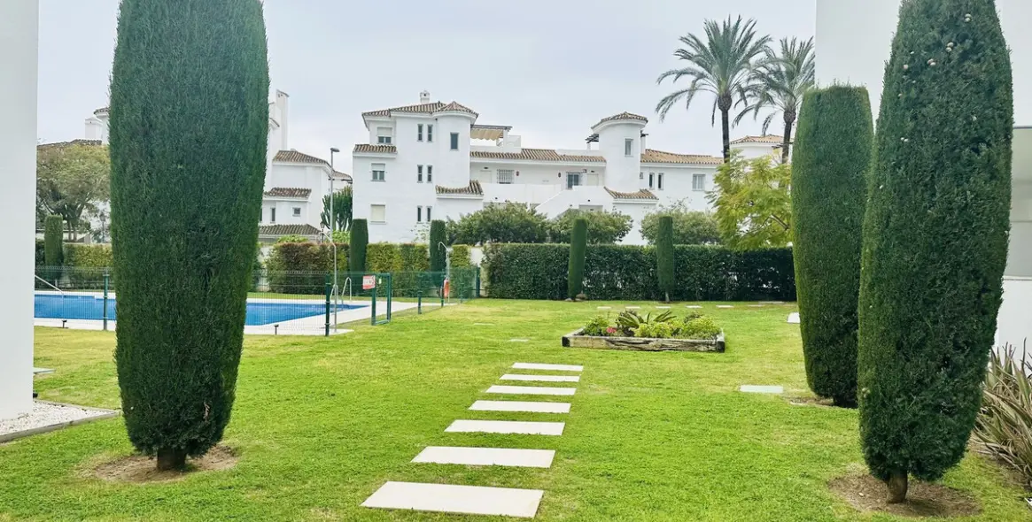 Sale of ground floor apartment in Nueva Andalucía 20