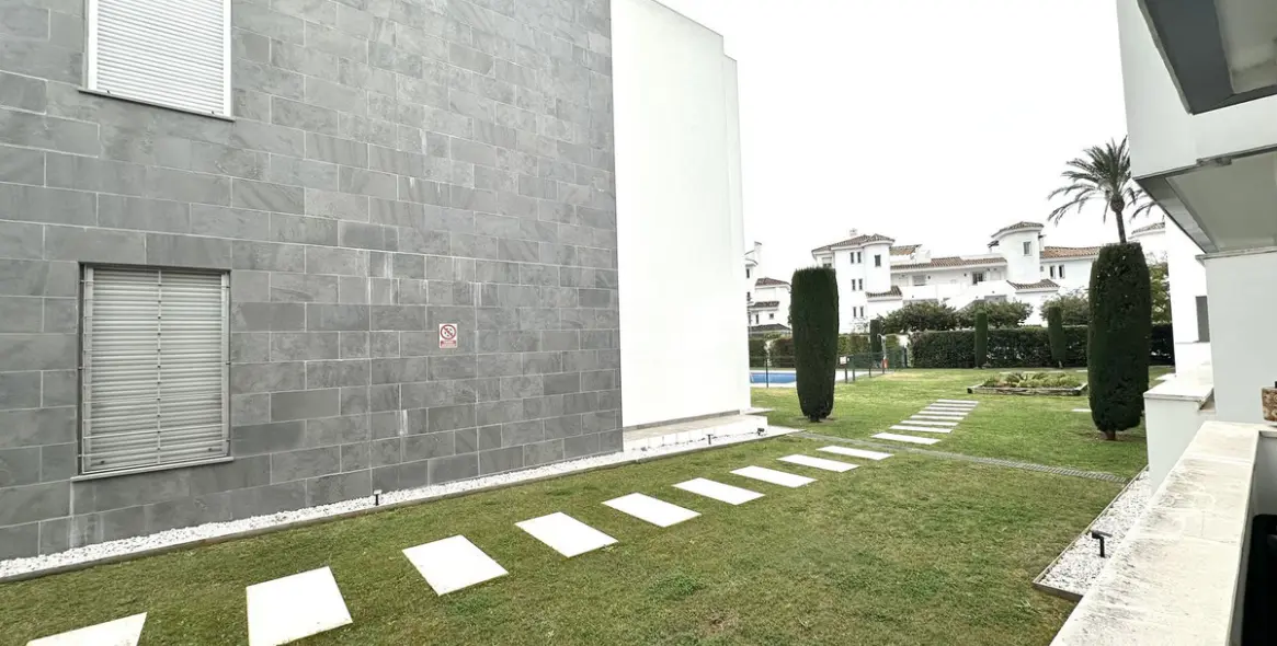 Sale of ground floor apartment in Nueva Andalucía 21