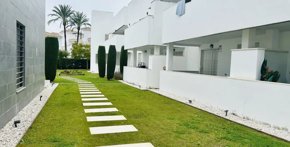 Sale of ground floor apartment in Nueva Andalucía 22