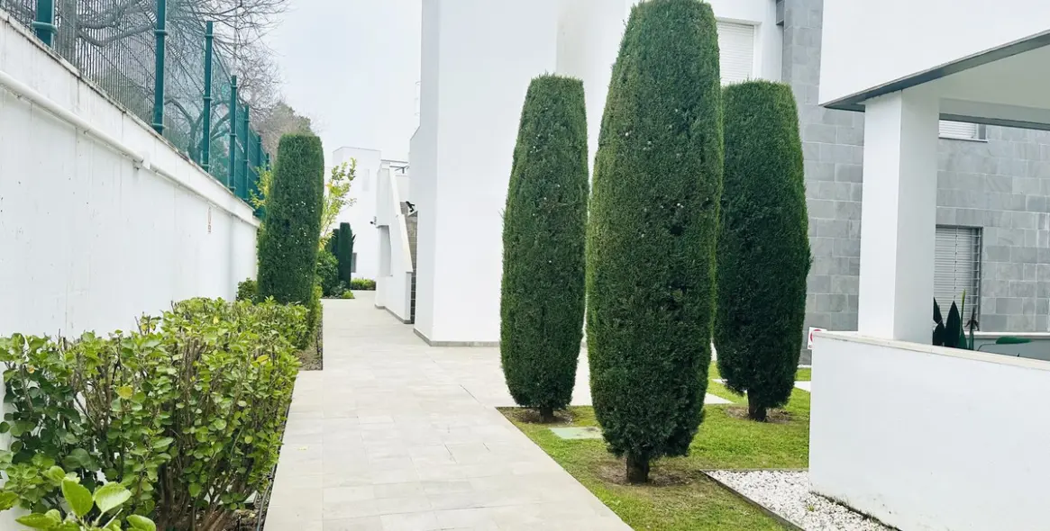 Sale of ground floor apartment in Nueva Andalucía 25