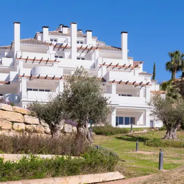 Продажа апартаментов на первом этаже в Nueva Andalucía