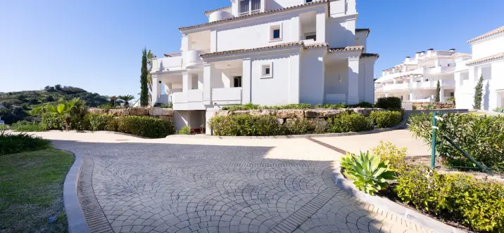 Продажа апартаментов на первом этаже в Nueva Andalucía 2