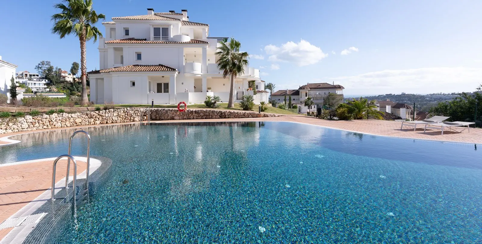 Venta de apartamento en planta baja en Nueva Andalucía 50