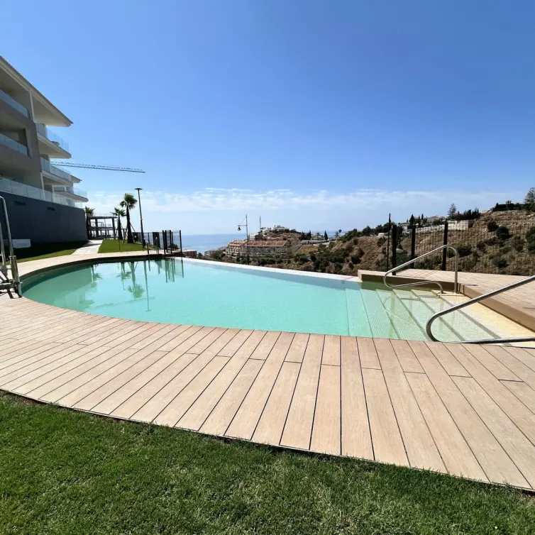 Sale of middle floor apartment in Fuengirola
