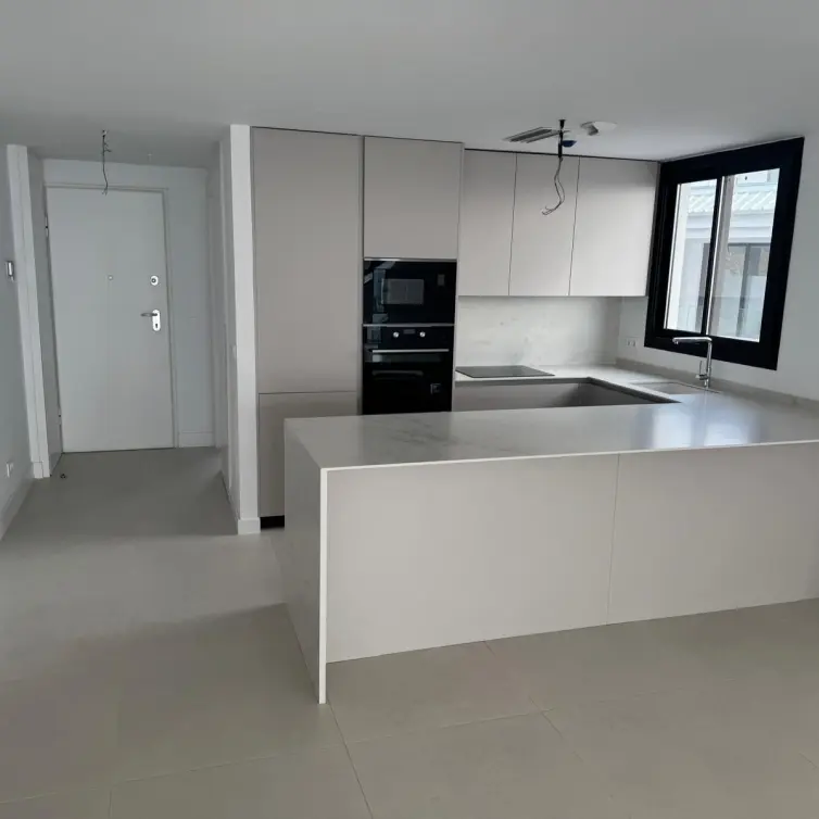 Sale of middle floor apartment in Fuengirola