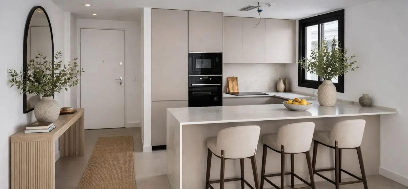 Sale of middle floor apartment in Fuengirola 2