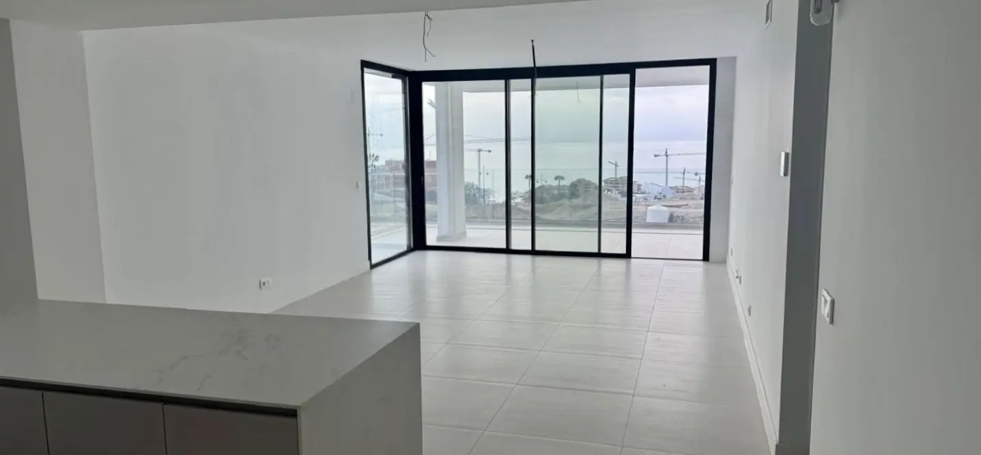 Sale of middle floor apartment in Fuengirola 3