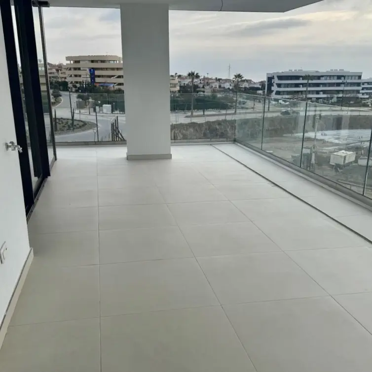 Sale of middle floor apartment in Fuengirola